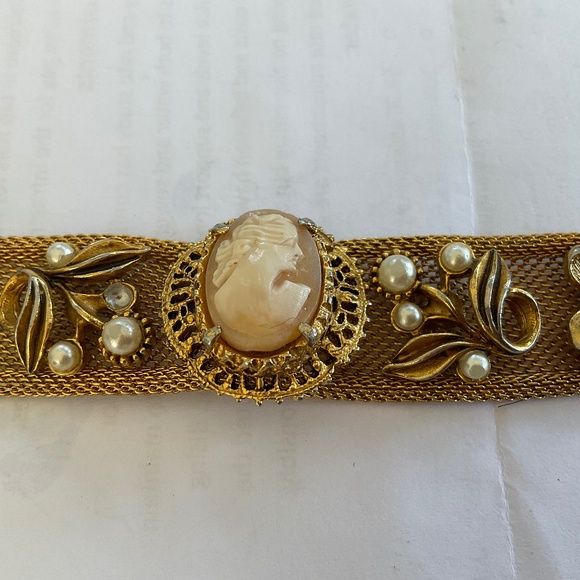 Vintage Goldtone cameo bracelet - Picture 1 of 5